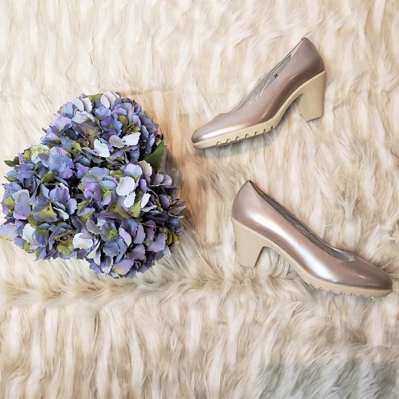 NIB Hogan Silver Leather Rubberized Heel Pump - Picture 3 of 10